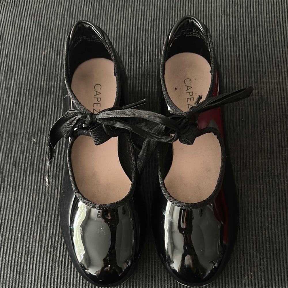 Capezio Black Tap Shoes with Ankle Straps Size 2